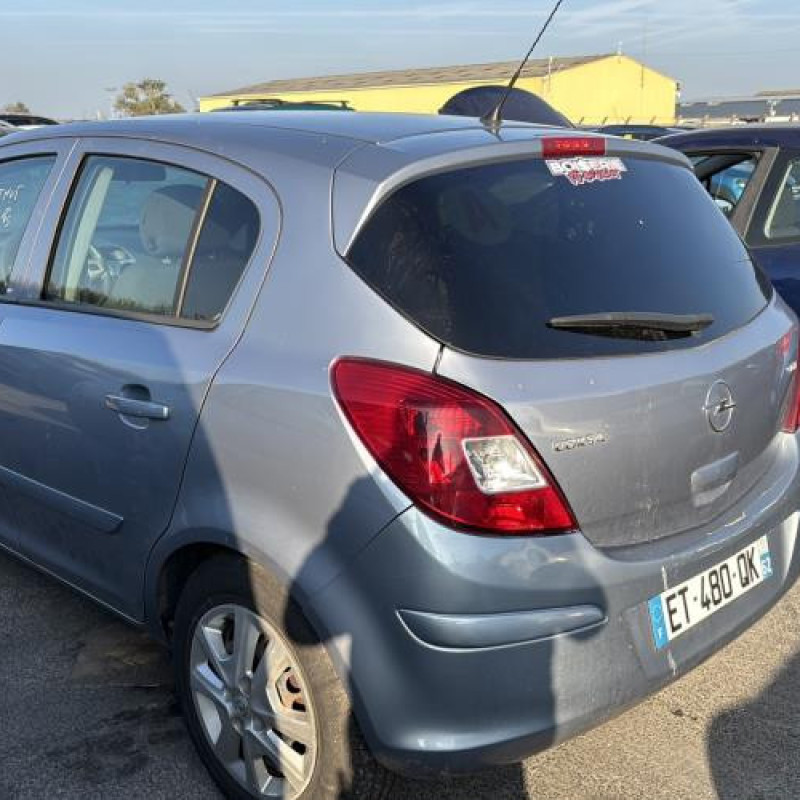 Feu arriere principal gauche (feux) OPEL CORSA D Photo n°7