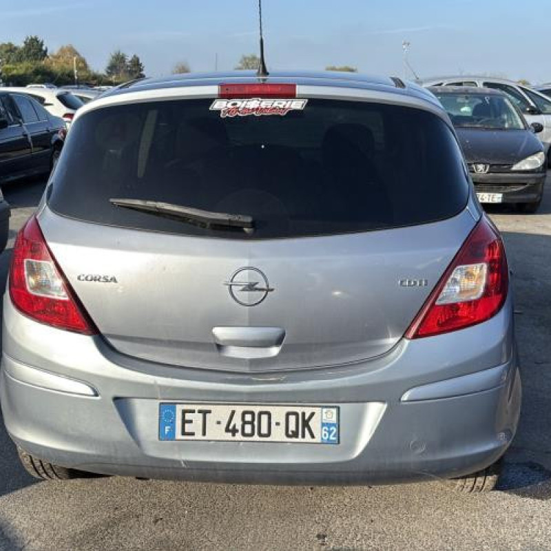 Feu arriere principal gauche (feux) OPEL CORSA D Photo n°8