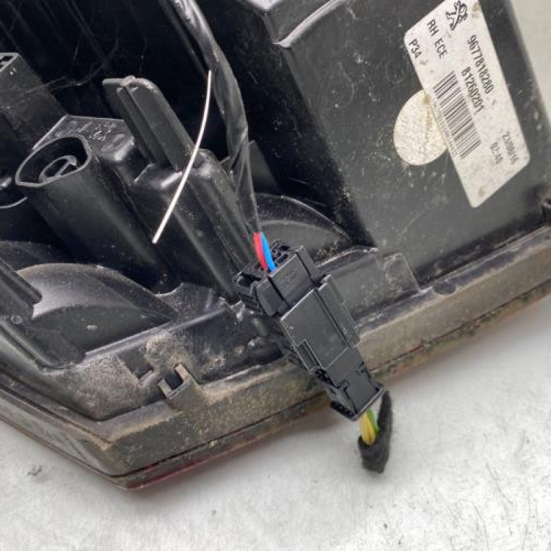 Feu arriere secondaire droit (feux) PEUGEOT 308 2 Photo n°4