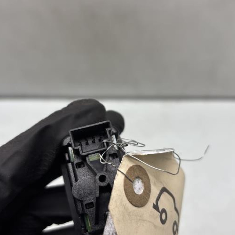 Interrupteur de leve vitre arriere gauche MERCEDES CLASSE C 204 Photo n°3