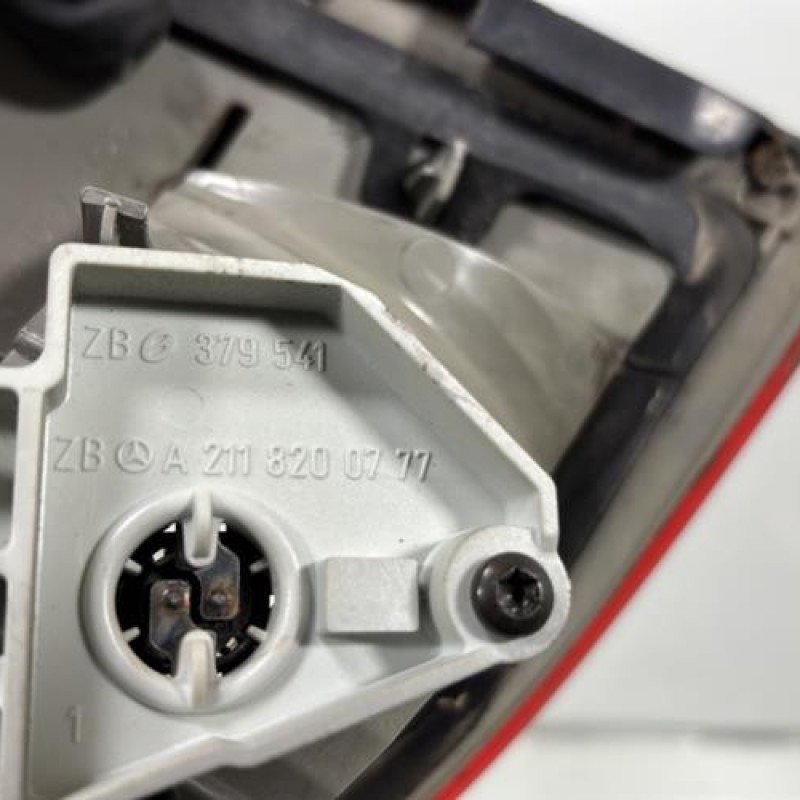 Feu arriere secondaire droit (feux) MERCEDES CLASSE E 211 Photo n°4