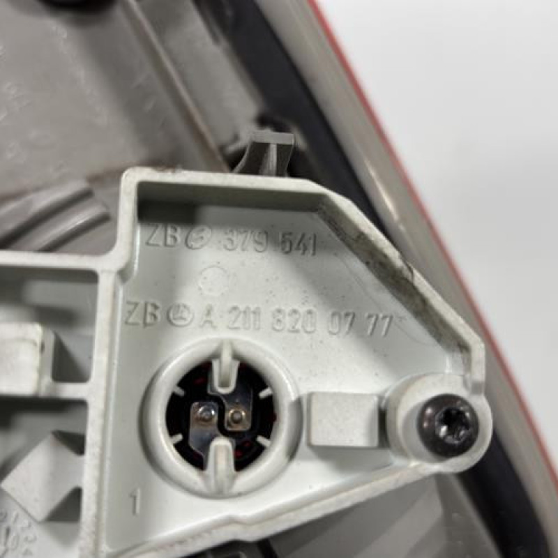 Feu arriere secondaire gauche (feux) MERCEDES CLASSE E 211 Photo n°4