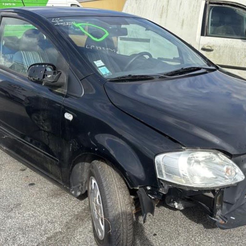 Aile avant droit VOLKSWAGEN FOX Photo n°7