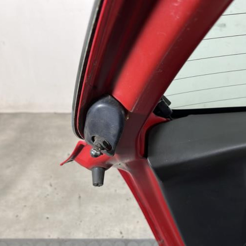 Malle/Hayon arriere TOYOTA YARIS 2 Photo n°9