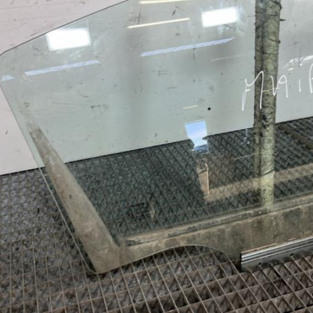 Vitre arriere droit TOYOTA YARIS 3