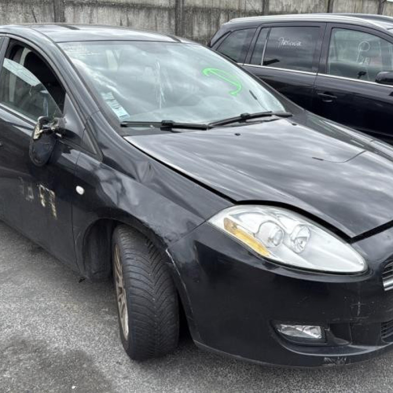 Pare choc arriere FIAT BRAVO 2 Photo n°10