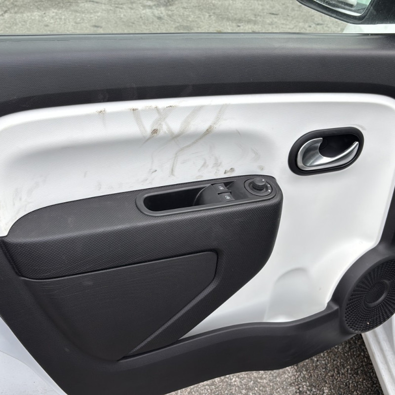 RENAULT TWINGO 3 PHASE 2 0.9i - 12V TURBO TCE 95 Photo n°20