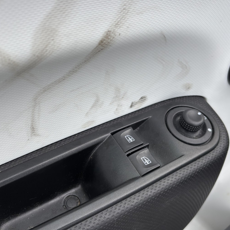 RENAULT TWINGO 3 PHASE 2 0.9i - 12V TURBO TCE 95 Photo n°21