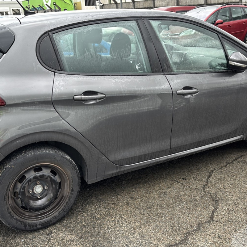 PEUGEOT 208 1 PHASE 2 1.6 BLUE HDI - 8V TURBO Photo n°8