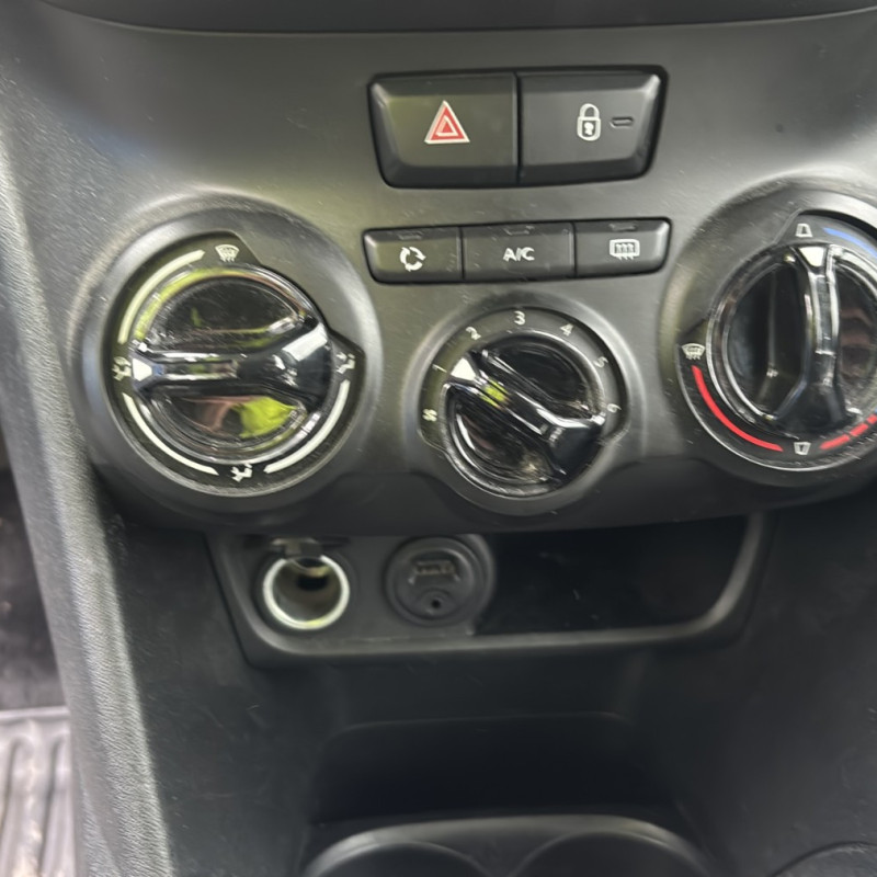 PEUGEOT 208 1 PHASE 2 1.6 BLUE HDI - 8V TURBO Photo n°17