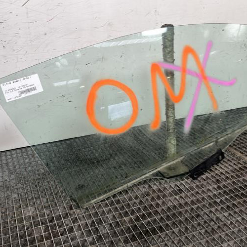 Vitre avant droit VOLKSWAGEN FOX Photo n°3