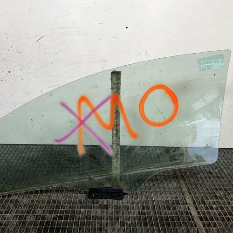 Vitre avant droit VOLKSWAGEN FOX Photo n°4