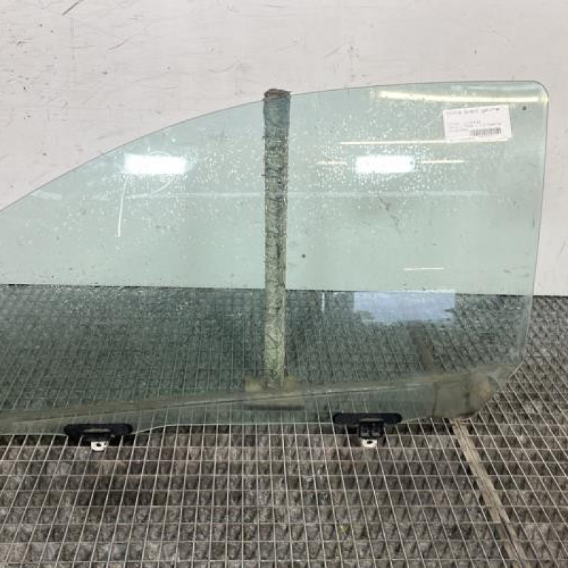 Vitre avant gauche TOYOTA YARIS 1 Photo n°1