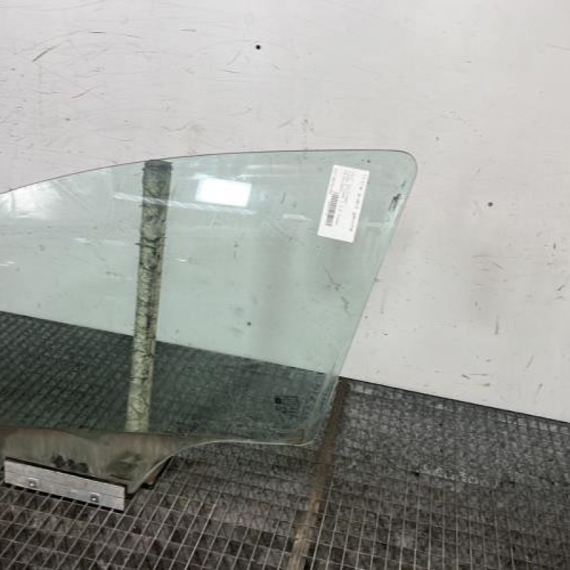 Vitre avant gauche OPEL CORSA D Photo n°3