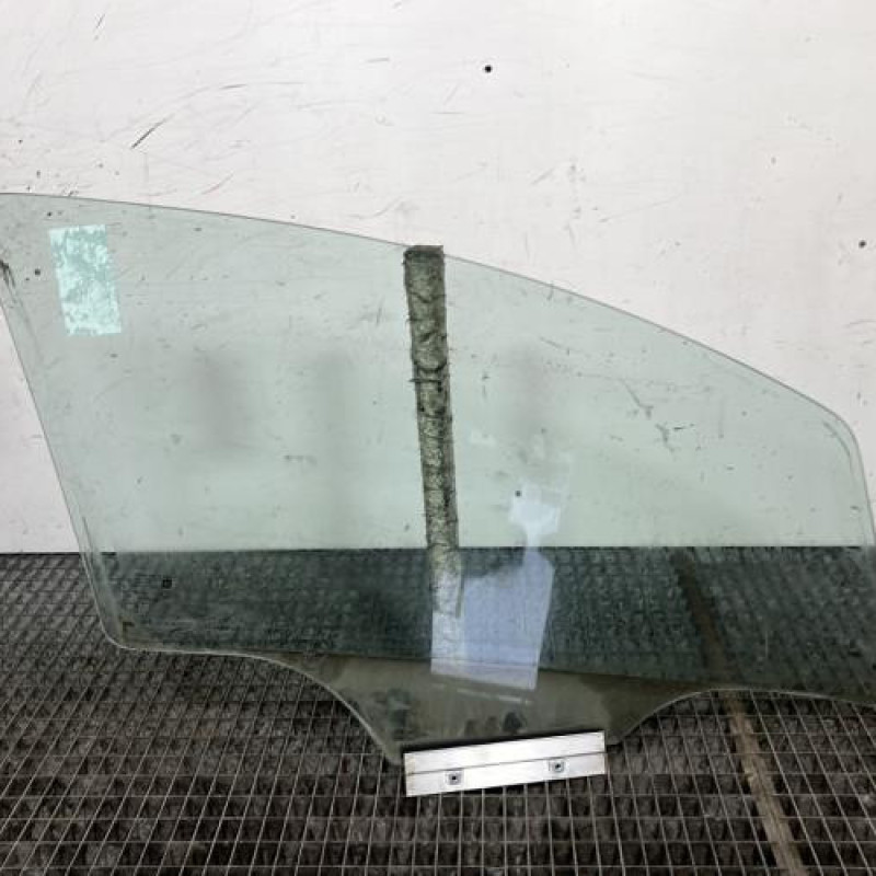 Vitre avant gauche OPEL CORSA D Photo n°4