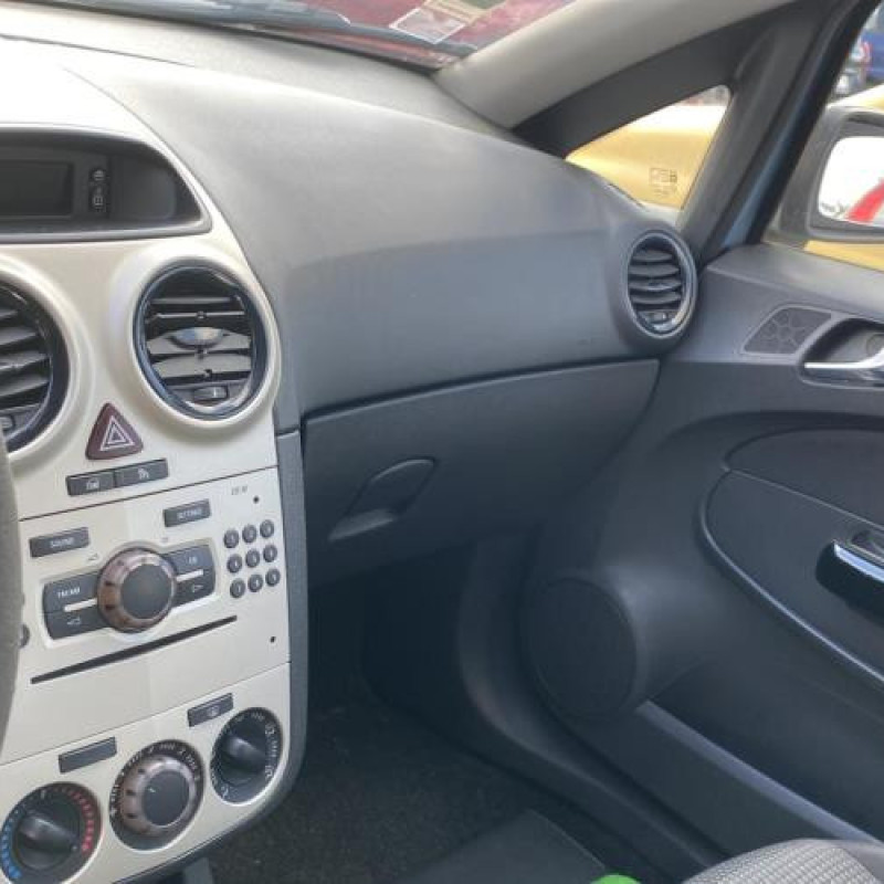 Vitre avant gauche OPEL CORSA D Photo n°14