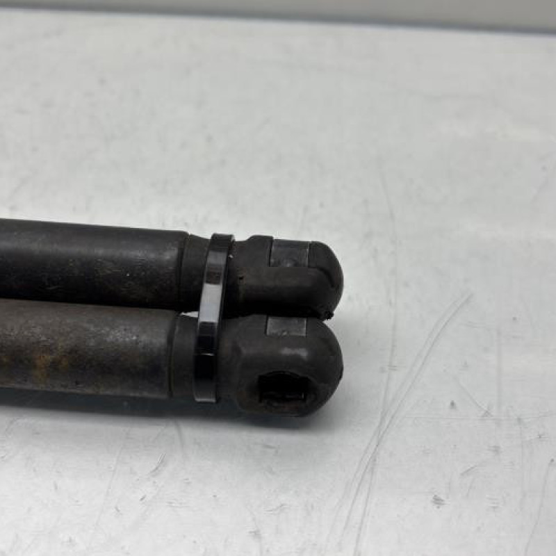 Verin de coffre SUZUKI SWIFT 3 Photo n°3