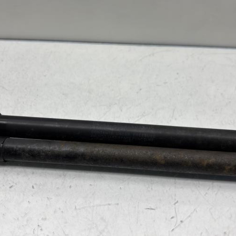 Verin de coffre SUZUKI SWIFT 3 Photo n°4