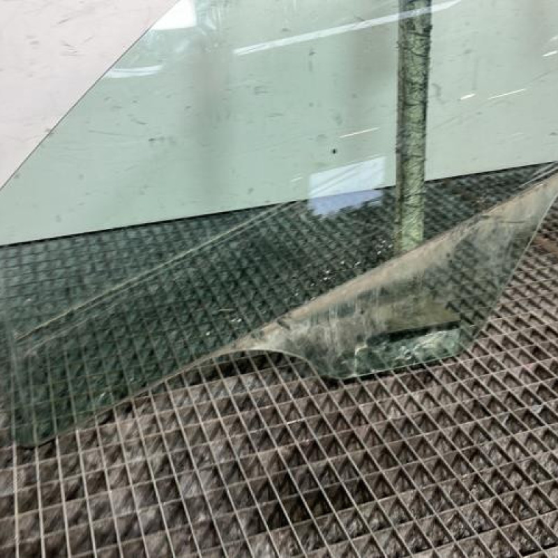 Vitre avant gauche FIAT BRAVO 2 Photo n°2