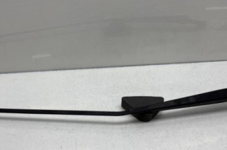 Bras essuie glace avant droit VOLKSWAGEN POLO 4 Photo n°1