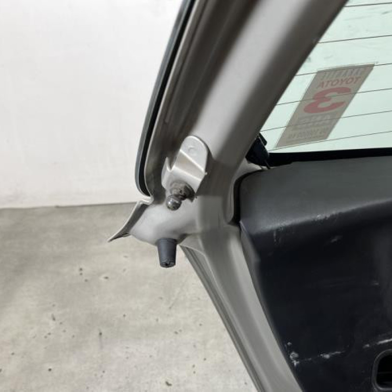 Malle/Hayon arriere TOYOTA YARIS 2 Photo n°9
