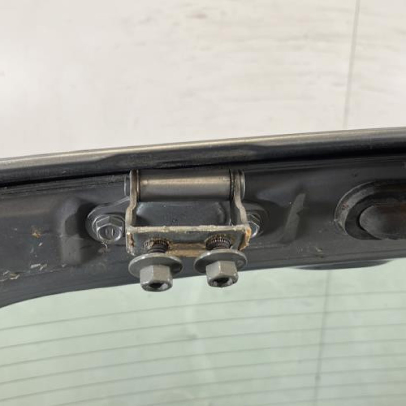 Malle/Hayon arriere TOYOTA AVENSIS 2 Photo n°6