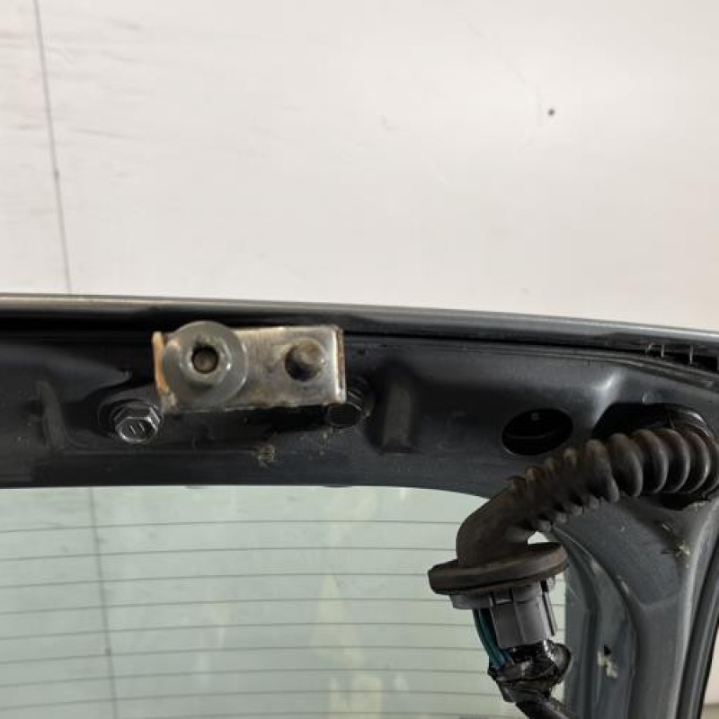 Malle/Hayon arriere TOYOTA AVENSIS 2 Photo n°7