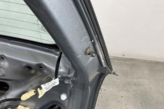 Malle/Hayon arriere TOYOTA AVENSIS 2