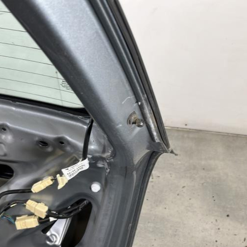 Malle/Hayon arriere TOYOTA AVENSIS 2 Photo n°8