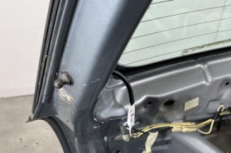 Malle/Hayon arriere TOYOTA AVENSIS 2