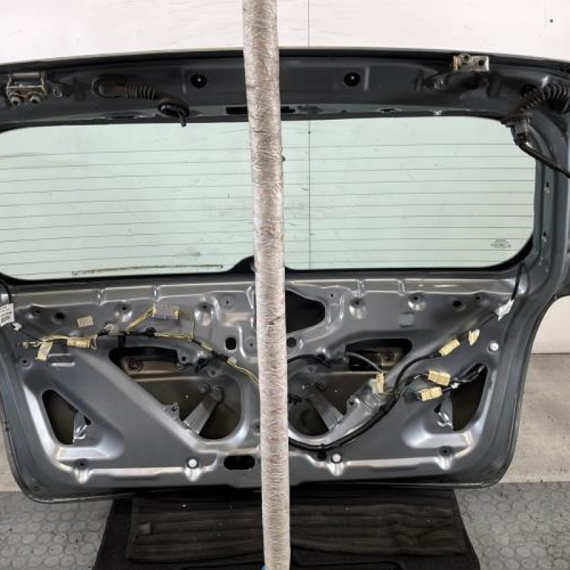 Malle/Hayon arriere TOYOTA AVENSIS 2 Photo n°11