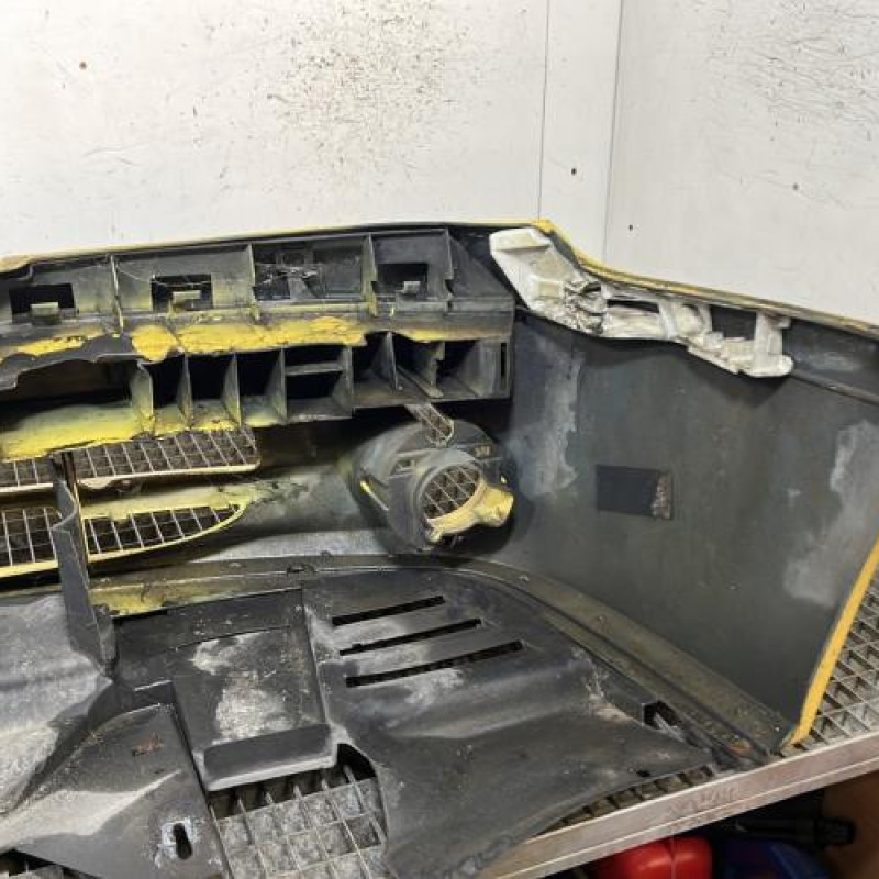 Pare choc avant RENAULT MEGANE 1 Photo n°4