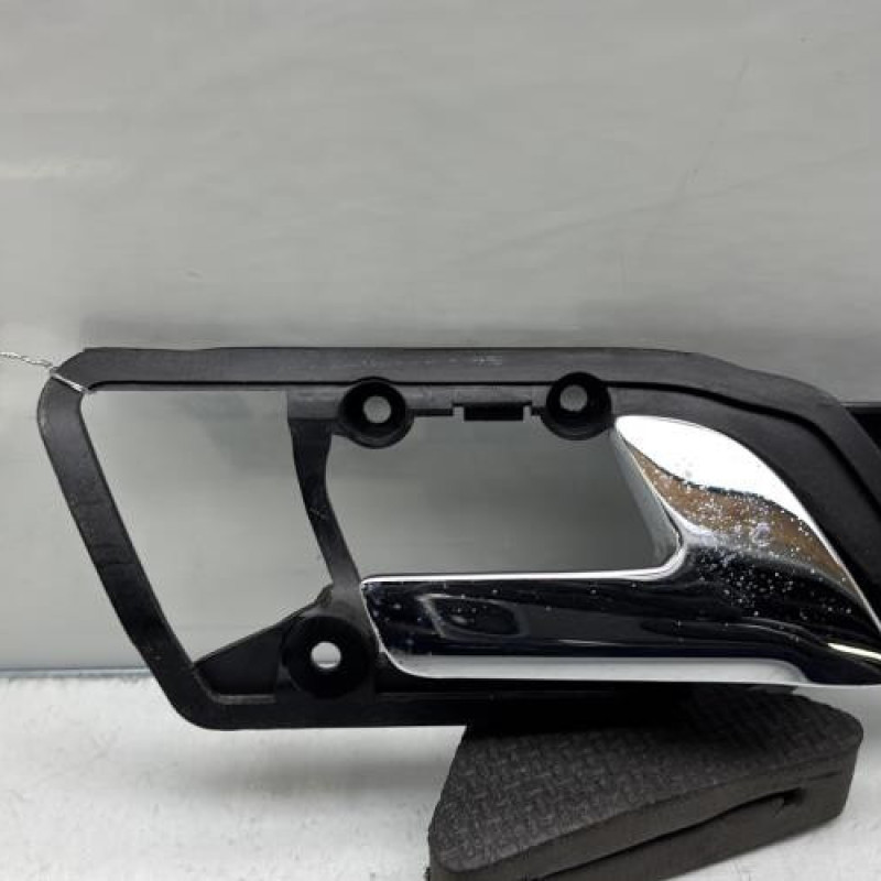 Poignee interieur arriere droit VOLKSWAGEN POLO 4 Photo n°1