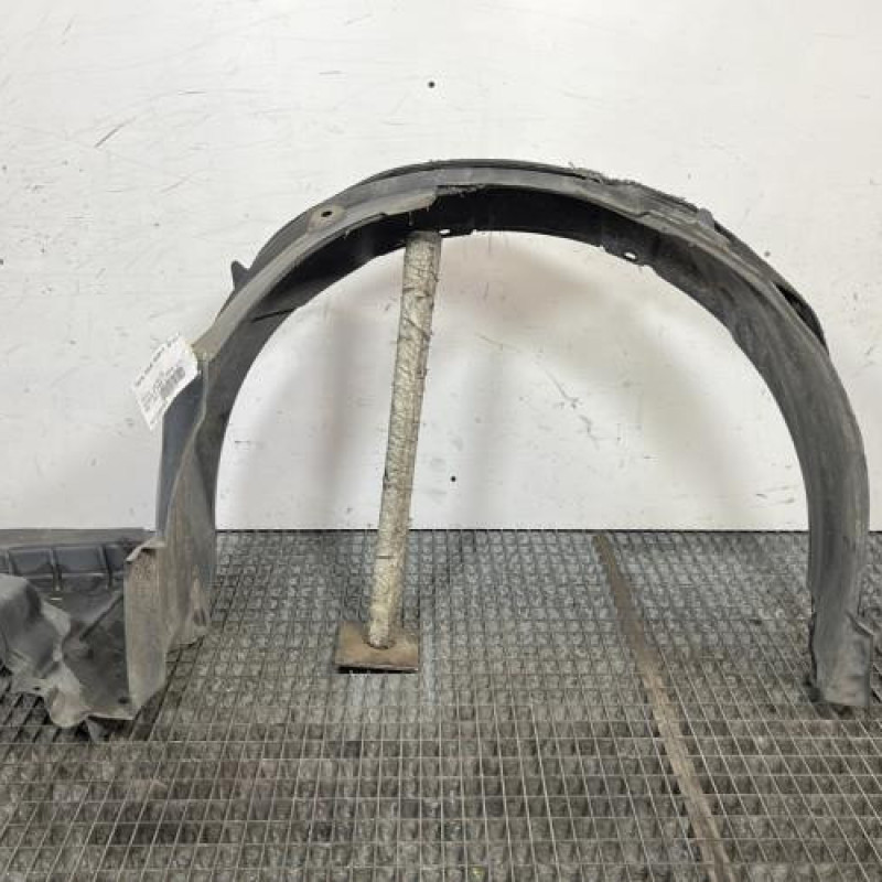 Pare boue avant droit TOYOTA AVENSIS 2 Photo n°1