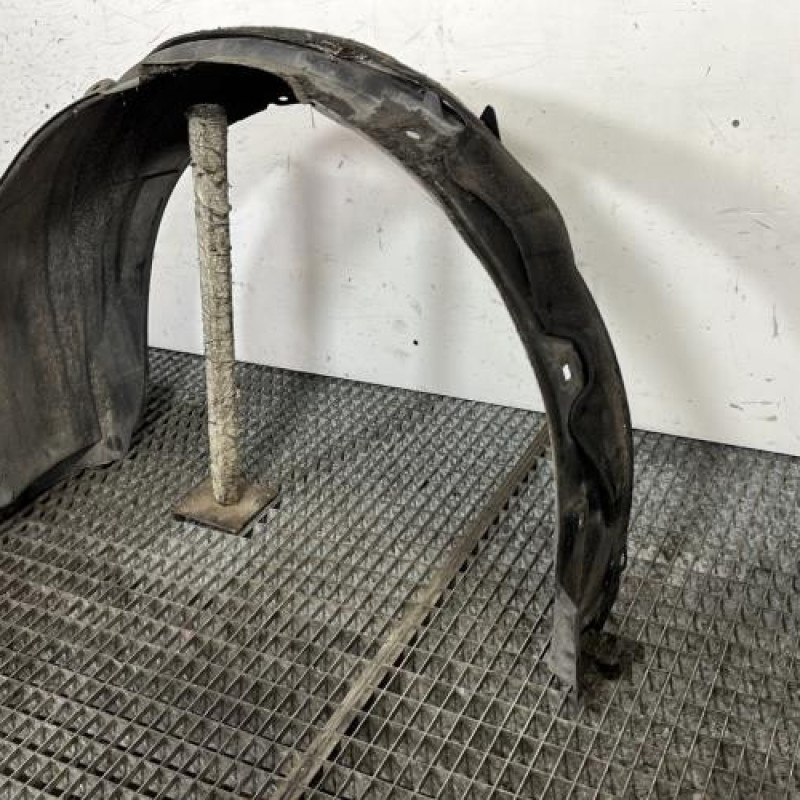 Pare boue avant droit TOYOTA AVENSIS 2 Photo n°3