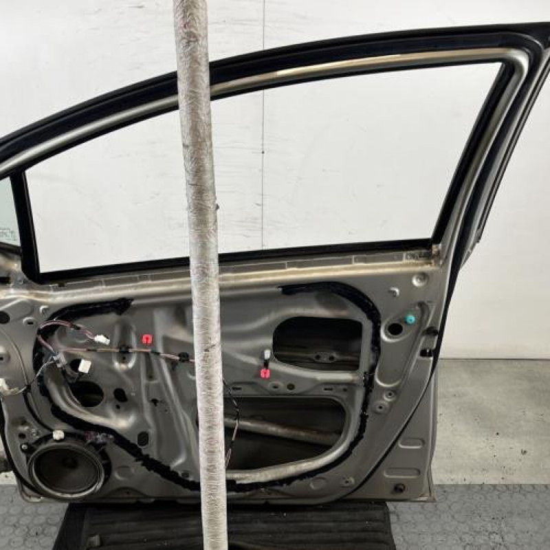 Porte avant droit TOYOTA YARIS 2 Photo n°5