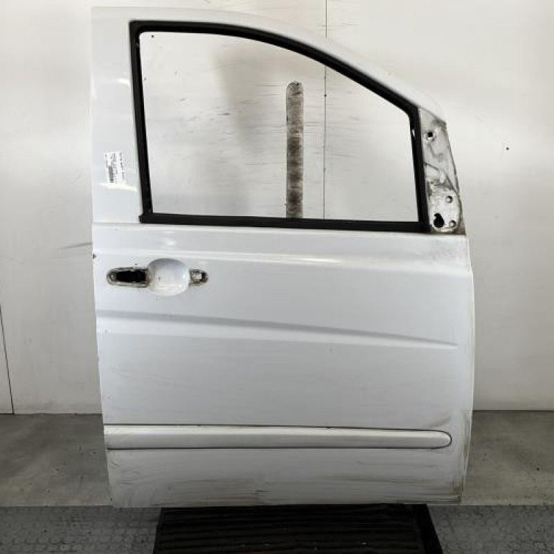 Porte avant droit MERCEDES VITO 639 Photo n°1