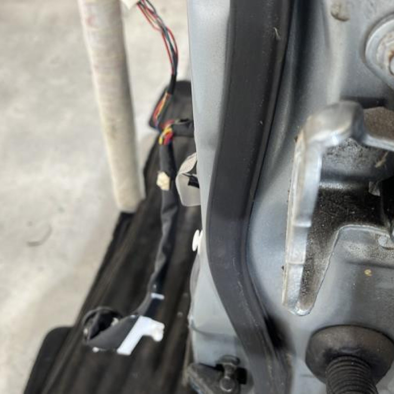 Porte arriere gauche TOYOTA AVENSIS 2 Photo n°3