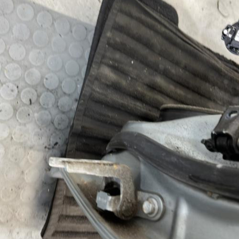 Porte arriere gauche TOYOTA AVENSIS 2 Photo n°5