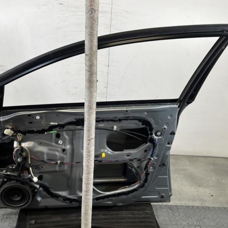 Porte avant droit TOYOTA AVENSIS 2 Photo n°7