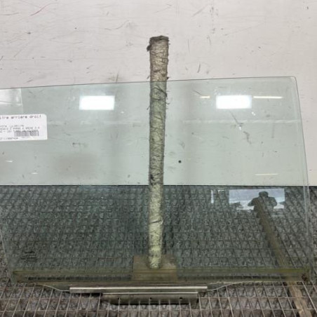 Vitre arriere droit TOYOTA AVENSIS 2 Photo n°1