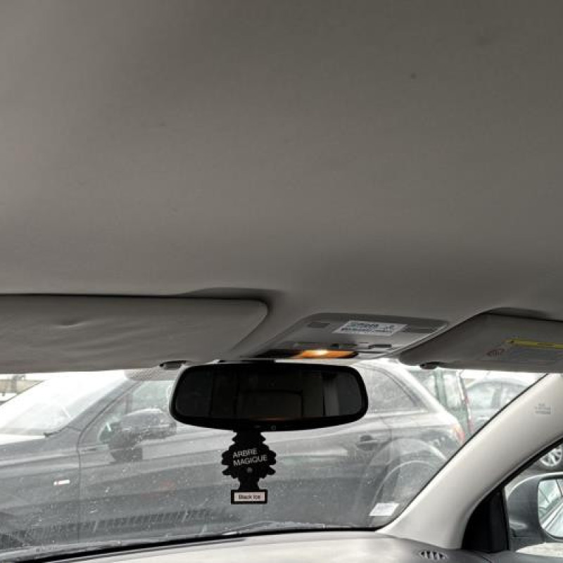 Vitre arriere gauche TOYOTA AVENSIS 2 Photo n°18