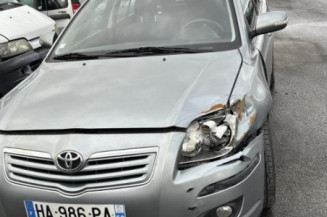 Pretensionneur de ceinture avant gauche TOYOTA AVENSIS 2