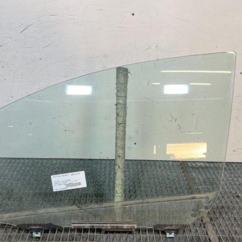 Vitre avant gauche TOYOTA YARIS 2 Photo n°1