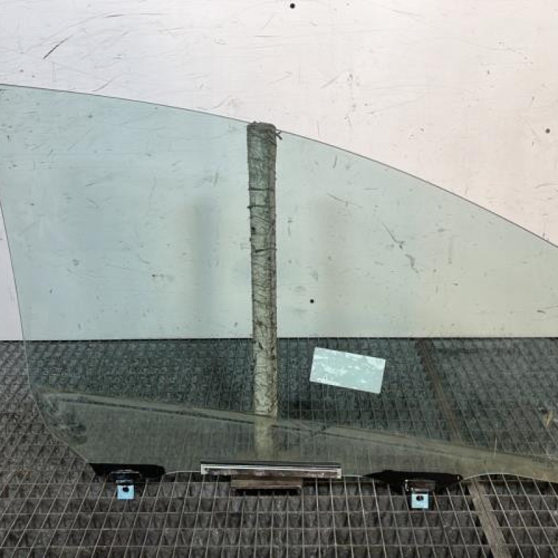 Vitre avant gauche TOYOTA YARIS 2 Photo n°4