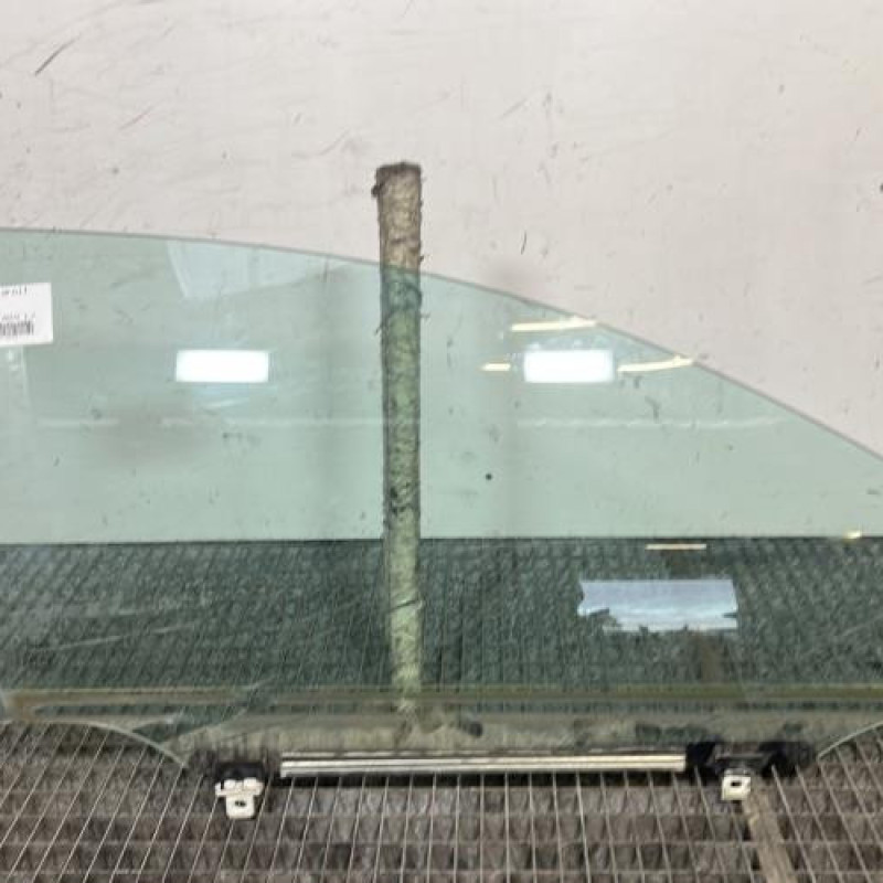 Vitre avant droit TOYOTA AVENSIS 2 Photo n°1