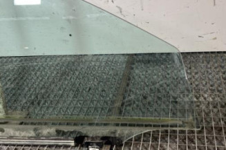 Vitre avant droit TOYOTA AVENSIS 2