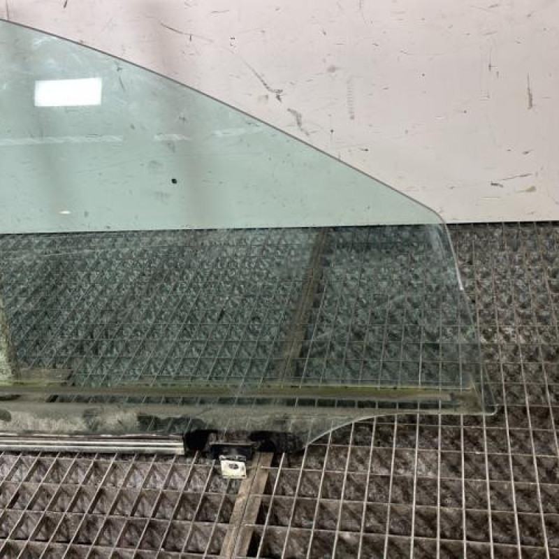 Vitre avant droit TOYOTA AVENSIS 2 Photo n°2