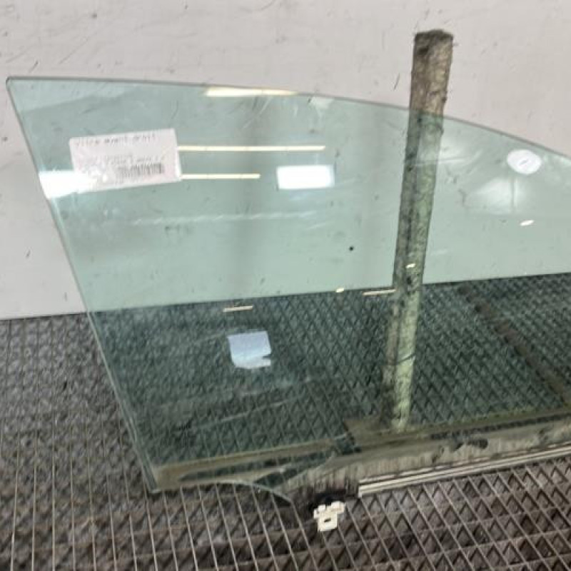 Vitre avant droit TOYOTA AVENSIS 2 Photo n°3