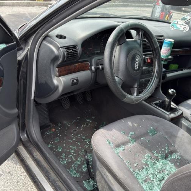 Poignee porte avant gauche AUDI A4 1 Photo n°16